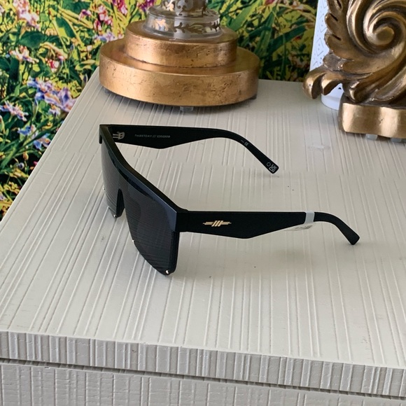 Le Specs ( Anthropologie ) Thirst day sunglasses - Picture 11 of 16